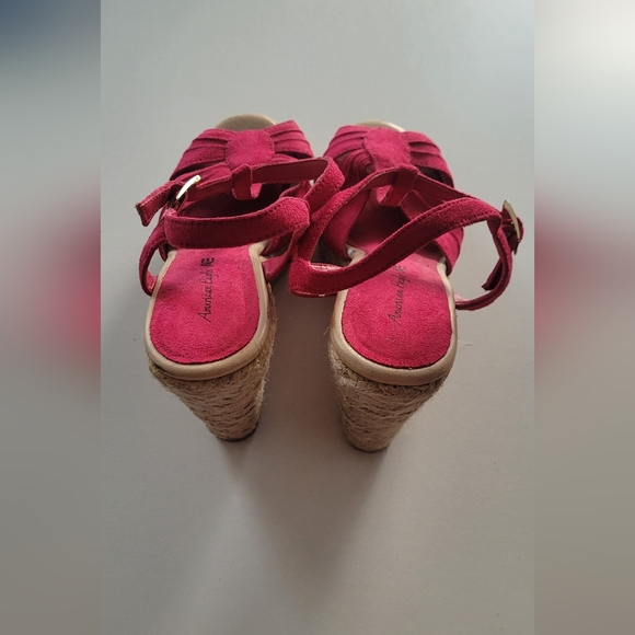 Like New, Bright Fushia wedges, American Eagle, size 7 - Picture 3 of 3